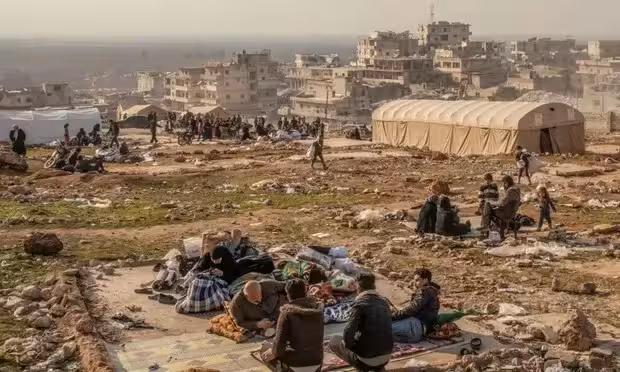 توفير مأوى ملائم للأطفال والنازحين يمثل أولوية أساسية، حيث يُنشأ دور رعاية متطورة ويُبنى قرى سكنية متكاملة لضمان استقرار الأسر. تُطبق أحدث تقنيات البناء بالتعاون مع شركاء محليين ودوليين لتوفير بيئة آمنة ومستدامة. وتُعتبر هذه المبادرة خطوة هامة نحو إعادة تأهيل المجتمعات المتضررة.